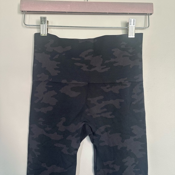 Spanx Look At Me Now Camo Print High-Waisted Leggings Size‎ S - Picture 6 of 6